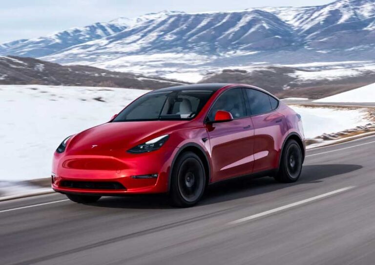 भारत में Tesla Model Y की डिलीवरी, महाराष्ट्र के परिवहन मंत्री प्रताप सरनाइक बने पहले मालिक