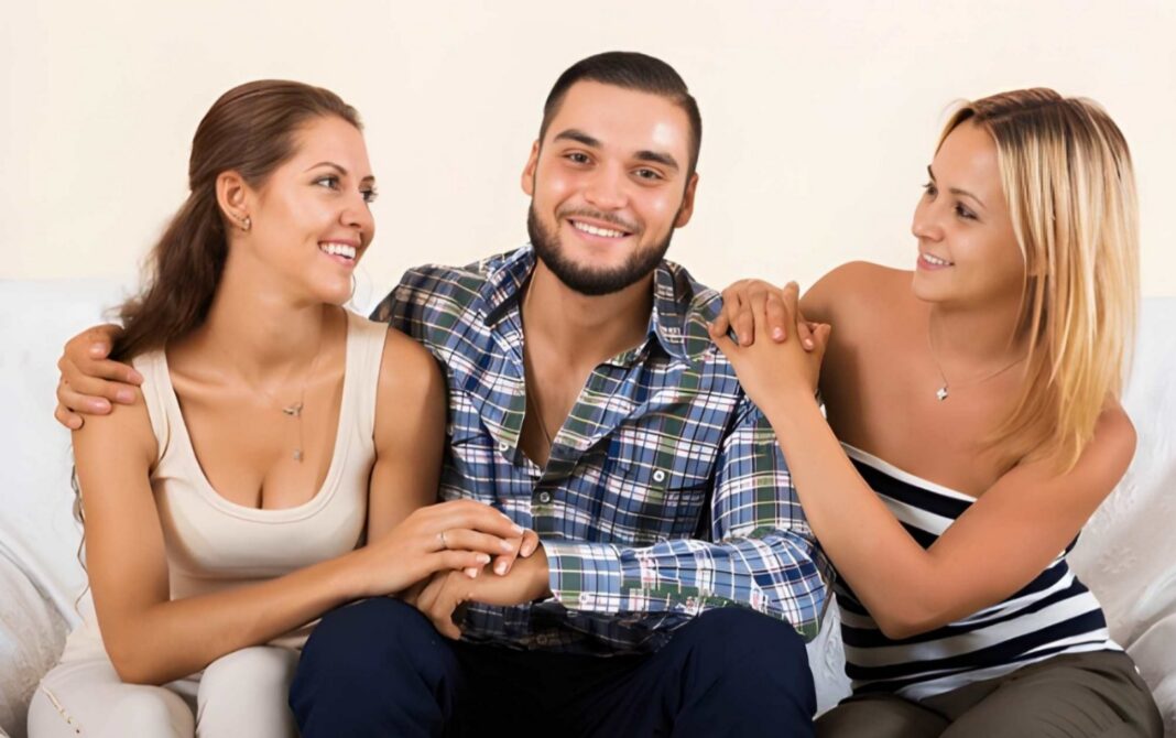 दो पत्नियों के बीच पति का बंटवारा, एक दिन की छुट्टी भी मिली