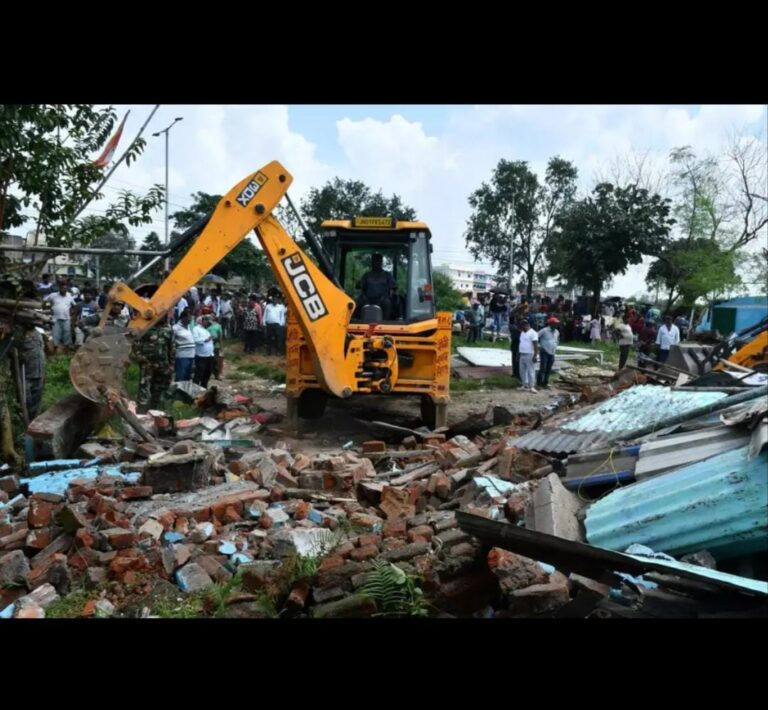 बूटी मोड़ में अतिक्रमण पर सख्ती, नगर निगम ने चलाया हटाओ अभियान