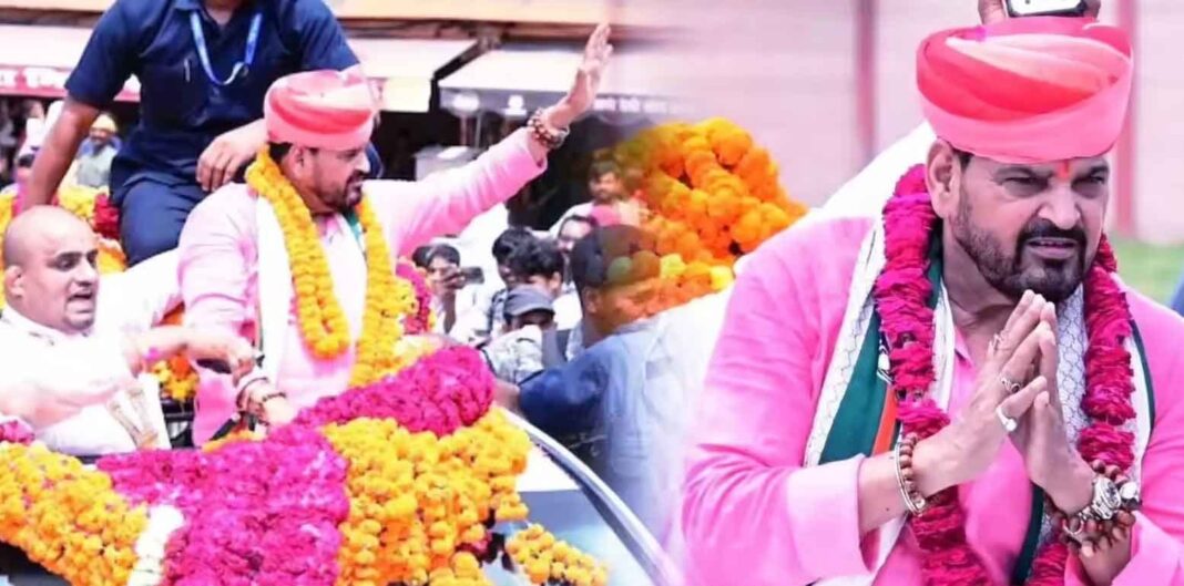 गोंडा में राष्ट्र कथा का भव्य समापन, 100 गाड़ियों के काफिले संग पहुंचे बृजभूषण सिंह