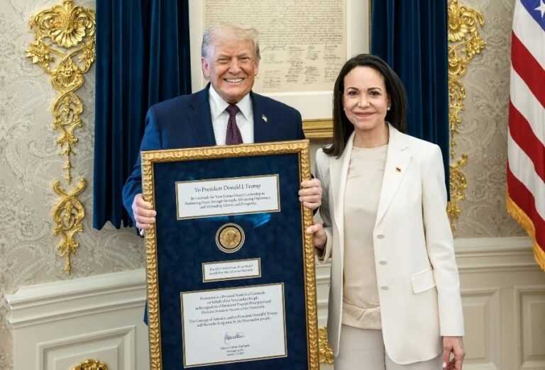 व्हाइट हाउस में ट्रंप से मुलाकात के बाद मचाडो ने अपना नोबेल शांति पुरस्कार ट्रंप को दिया