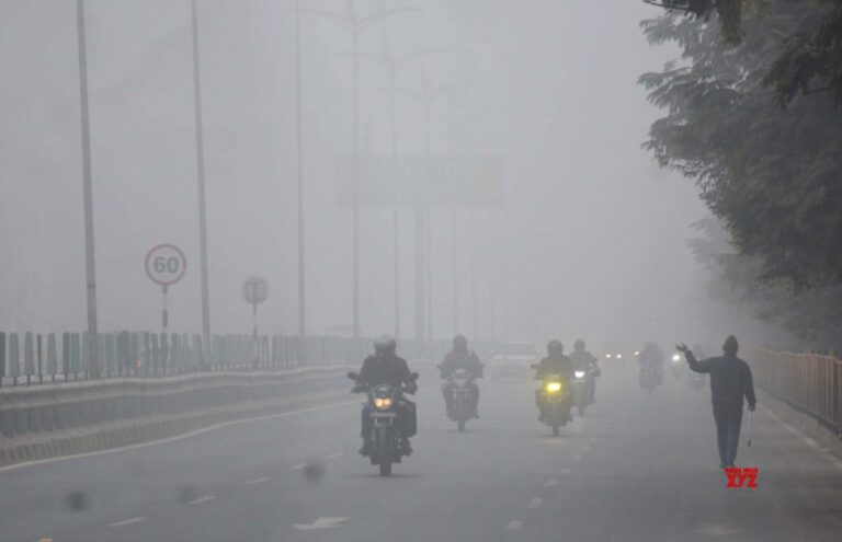 बिहार में कड़ाके की ठंड और घना कोहरा, जनजीवन पूरी तरह प्रभावित