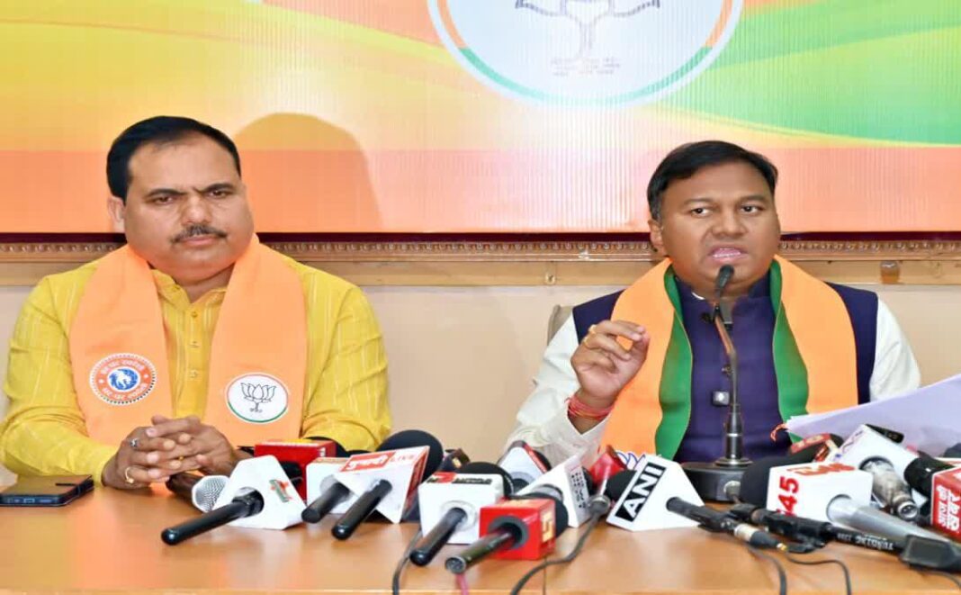 Controversy over IAS officer in Jharkhand