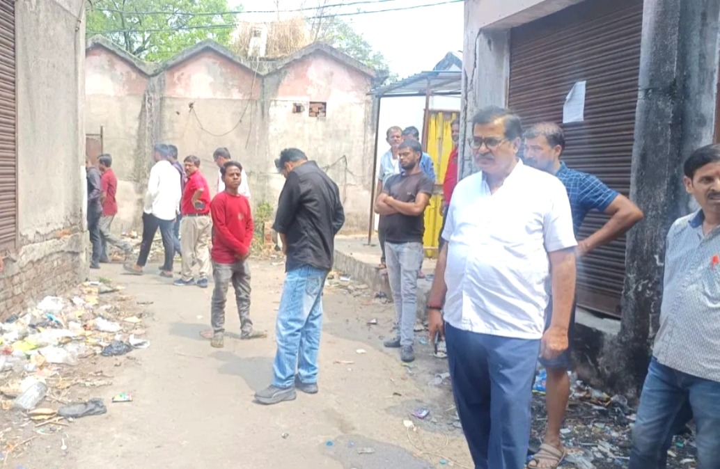 धनबाद फल मंडी में युवक की गला रेतकर हत्या, सुबह खून से लथपथ मिला शव Dhanbad Crime news