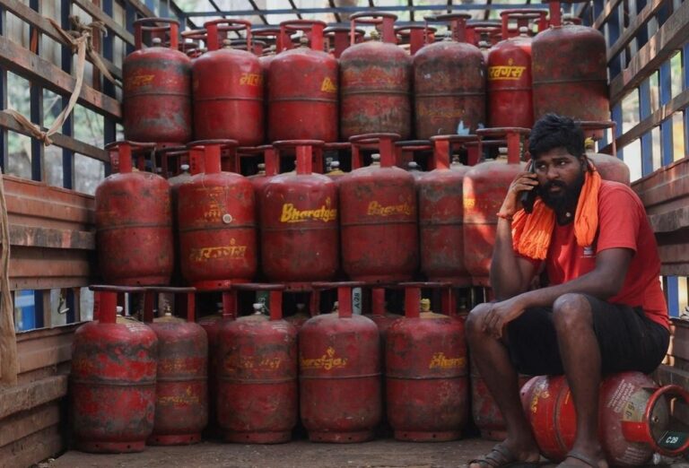 LPG की किल्लत से होटल-रेस्टोरेंट परेशान, शहर-शहर सिलेंडर के लिए लाइनें मिडिल-ईस्ट तनाव का असर भारत तक