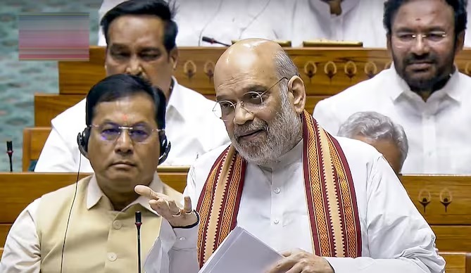 लोकसभा में अमित शाह का विपक्ष पर हमला, बोले — नक्सलियों से ज्यादा देश ज़रूरी Home Minister Amit Shah