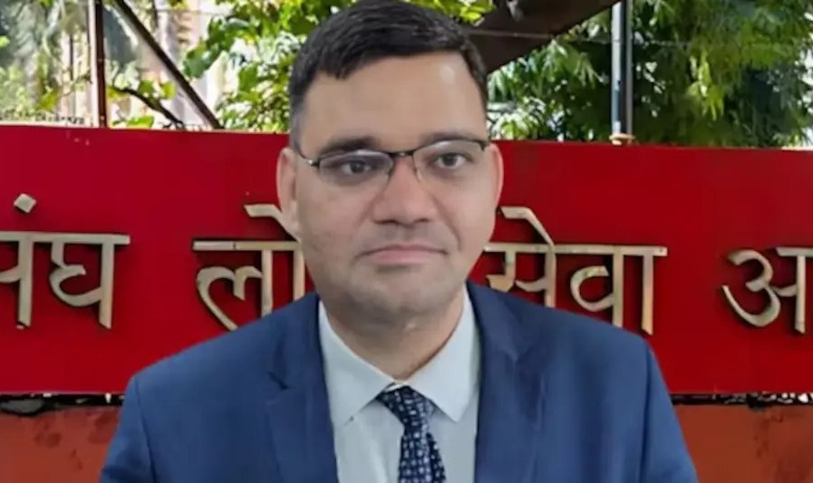 IAS रिंकू सिंह राही ने छोड़ी नौकरी, कहा — लंबे समय से नहीं मिला कोई काम IAS Rinku Singh