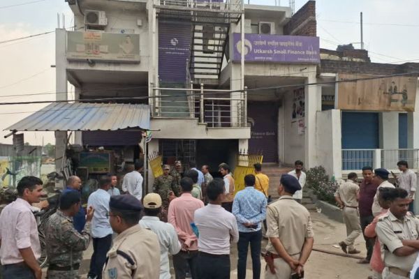 पलामू में LPG सिलेंडर ब्लास्ट के बाद बड़ी कार्रवाई, गैस डीलर का लाइसेंस निलंबन की प्रक्रिया शुरू Major Action Taken after LPG Cylinder Blast in Palamu