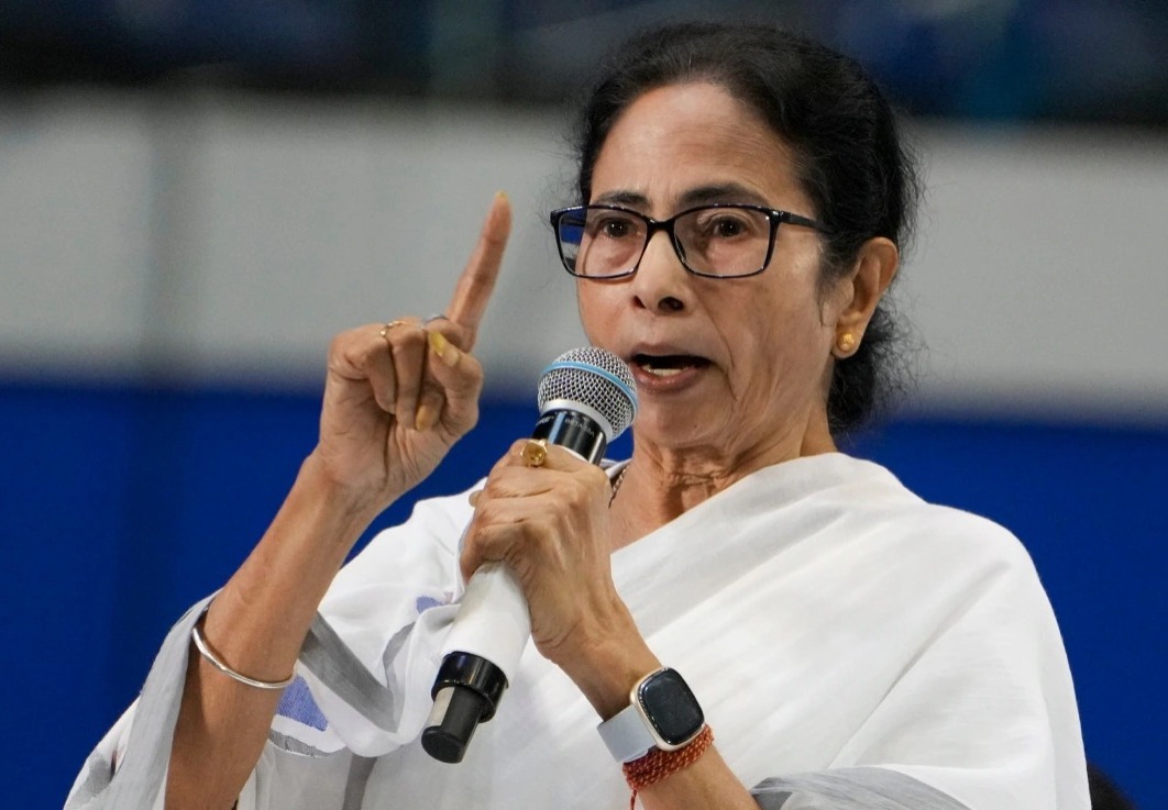 पुरुलिया में ममता बनर्जी का BJP पर जोरदार हमला. बोलीं. मेरी जान को खतरा. 1.20 करोड़ वोटर लिस्ट से हटाए गए Mamta Banerjee