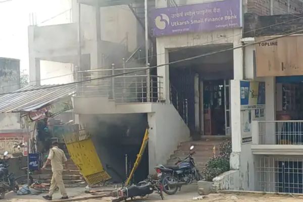 मेदिनीनगर में अवैध गैस गोदाम में जोरदार धमाका, चार लोग गंभीर रूप से घायल Massive Illegal Gas Explosion Occurred