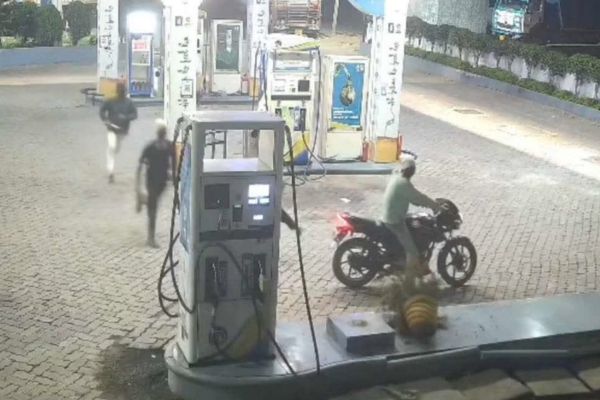 रांची में एक रात में कई जगह लूट, पेट्रोल पंपों को बनाया निशाना, दुकानदार पर चाकू से हमला रात