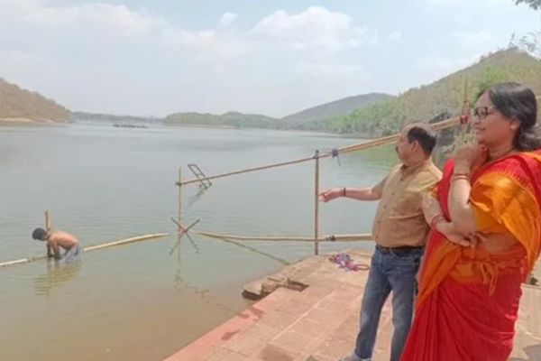 चैती छठ को लेकर सिमडेगा प्रशासन अलर्ट, डीसी ने घाट का किया निरीक्षण सिमडेगा