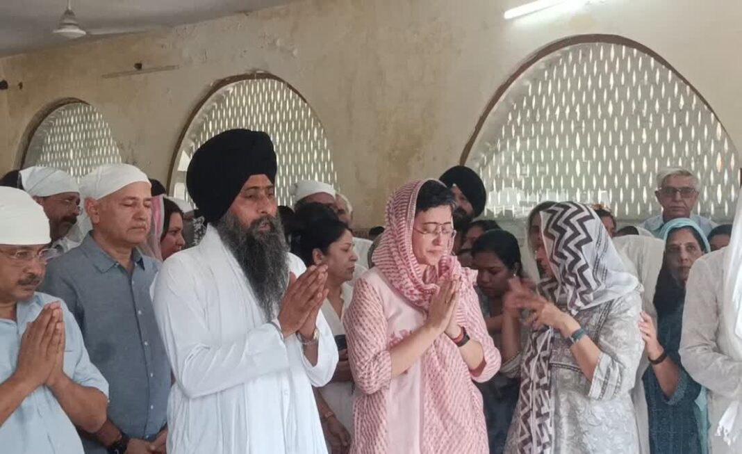 Atishi Father Funeral