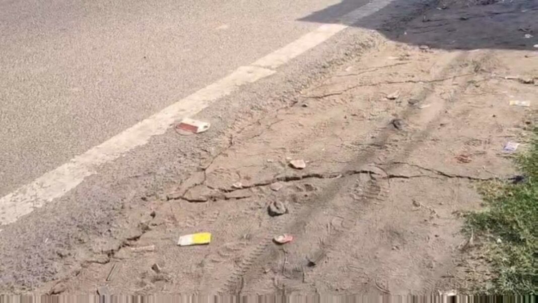 धनबाद-बोकारो मुख्य मार्ग पर सड़क धंसी, यातायात प्रभावित Bokaro Road Collapse