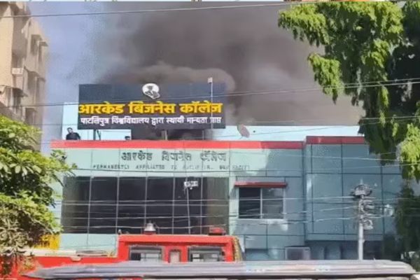 पटना में कॉलेज की लैब में लगी आग, सामान जलकर राख Patna Fire Incident