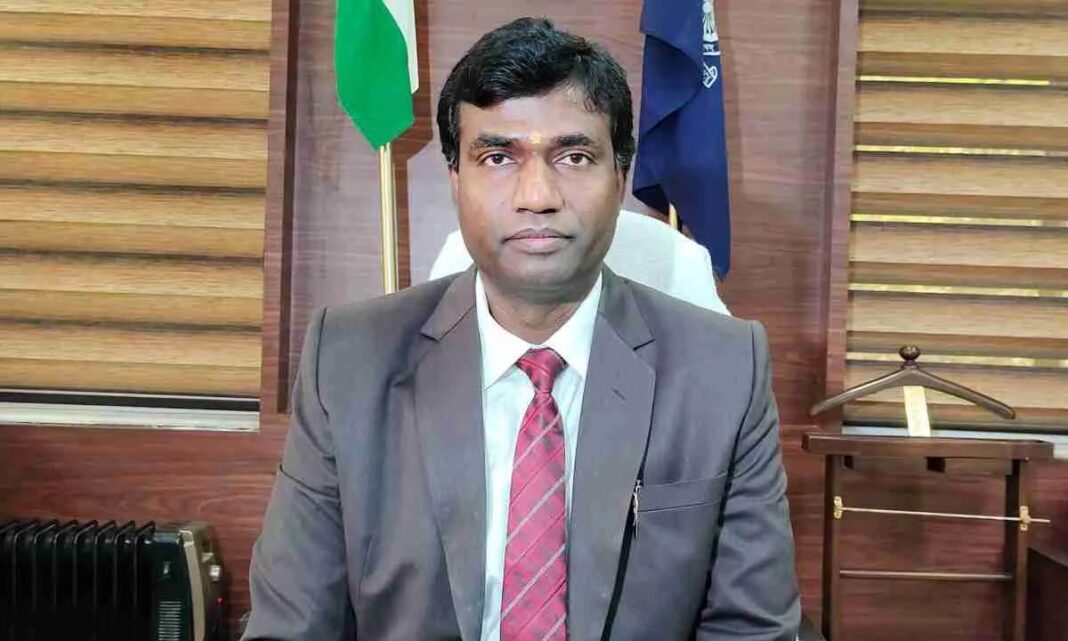 म्यूटेशन में रिश्वत मांगने के आरोप में नगड़ी CO पर कार्रवाई, डीसी की सख्त फटकार के बाद शो-कॉज नोटिस जारी RANCHI DC