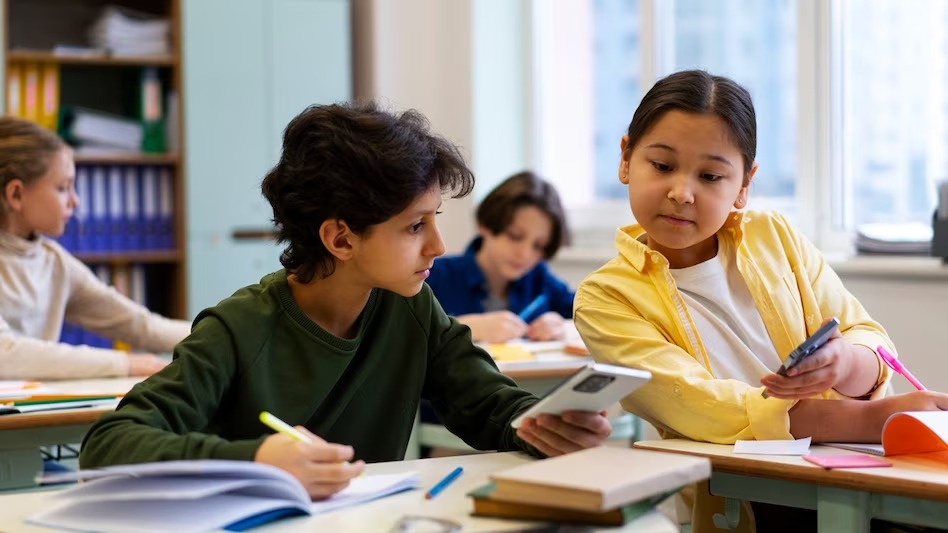 रांची में निजी स्कूलों की फीस पर सख्ती, 13 अप्रैल को प्रशासन की अहम बैठक Ranchi School Fees