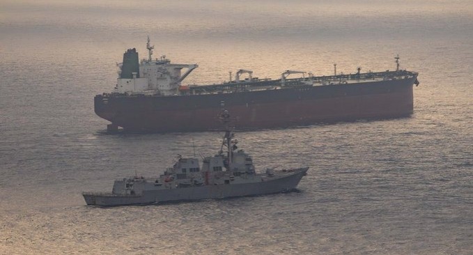 इस्लामाबाद वार्ता के बीच अमेरिका का बड़ा एक्शन, ईरान जा रहे जहाज को बीच समुद्र में रोका Ship going to Iran stopped in the middle of the sea