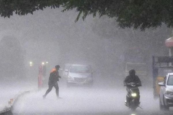झारखंड में मौसम का मिजाज बदला, कई जिलों में बारिश और तेज हवा की चेतावनी मौसम
