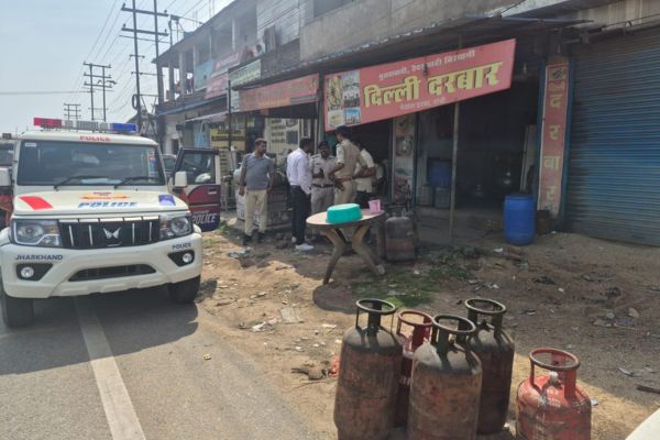 रांची में अवैध गैस सिलेंडर पर कार्रवाई, बिरयानी दुकान से 9 सिलेंडर जब्त सिलेंडर