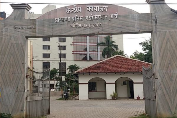 बोकारो पुष्पा हत्याकांड में नया मोड़, 28 पुलिसकर्मियों के निलंबन पर विवाद बोकारो