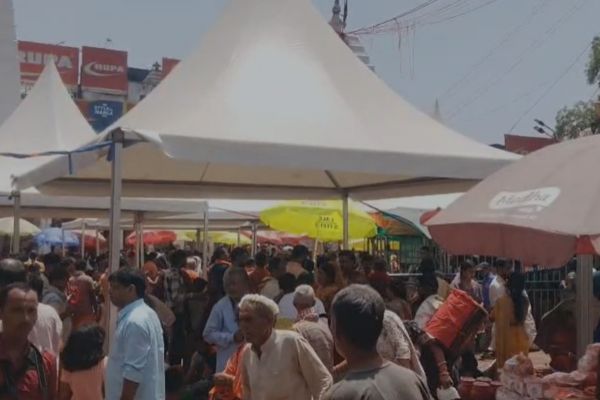 देवघर में गर्मी से राहत के लिए विशेष इंतजाम, बाबा बैद्यनाथ धाम में श्रद्धालुओं को मिल रही सुविधा बाबा