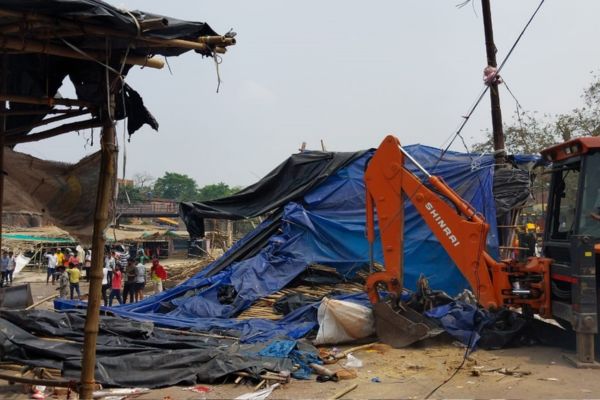 रजरप्पा मंदिर क्षेत्र में बड़ा एक्शन, 250 से ज्यादा दुकानें हटाईं, सैकड़ों परिवार प्रभावित रजरप्पा