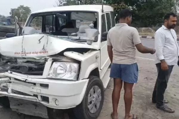 पलामू में भीषण सड़क हादसा, ट्रेलर की टक्कर से दो CO समेत तीन घायल CO