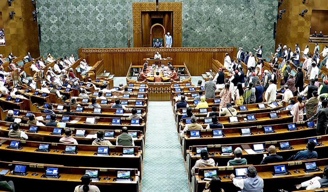 महिला आरक्षण लागू करने की तैयारी तेज, लोकसभा सीटें बढ़कर 850 होंगी, 15 साल तक मिलेगा आरक्षण Women Reservation bill in Lok Sabha