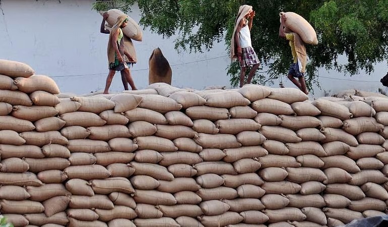 मिडिल ईस्ट तनाव के बीच मोदी सरकार का भरोसा, खरीफ के लिए उर्वरक का पूरा इंतजाम stock of kharif crop