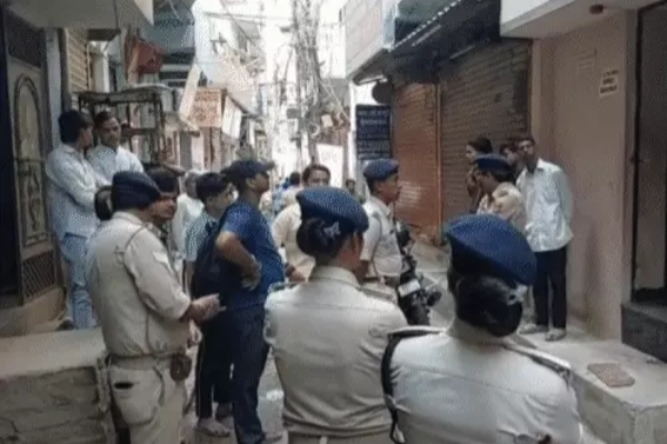 घर